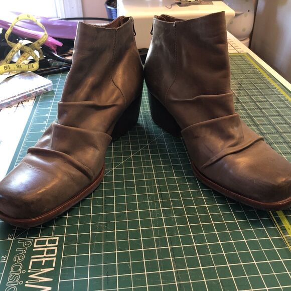 Korks Ankle Chunky Heel Gray Booties Women Size 9.5 Zipper Back - Picture 6 of 11